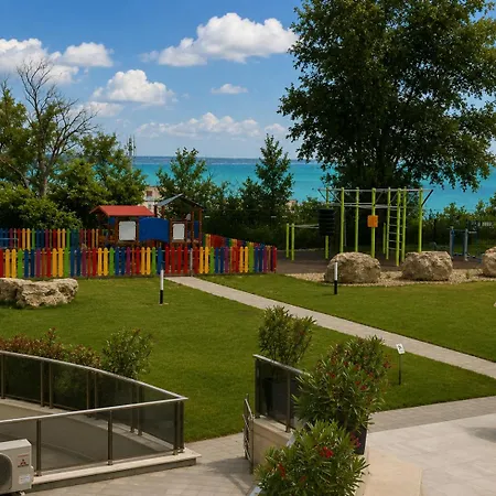 Skyline Lux - Seaview & Pool And Апартамент Варна